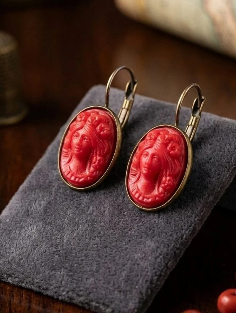 Red Cameo Portrait Drop Earrings Beautiful Vintage Carving 🤩💗